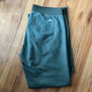 L regular Livingston figs scrub pants Moss